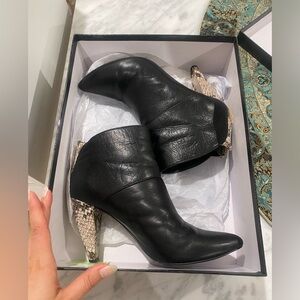 almost new Dolce vita ankle boots